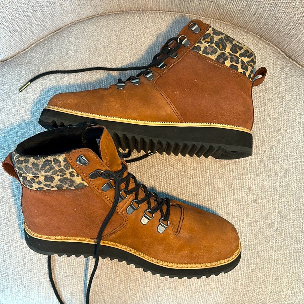 TOMS waterproof hiking lace up bootie